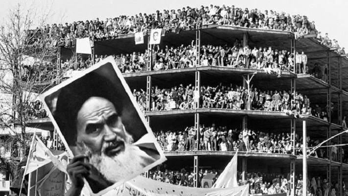 انشا در مورد ۱۲ بهمن با مقدمه بدنه نتیجه
